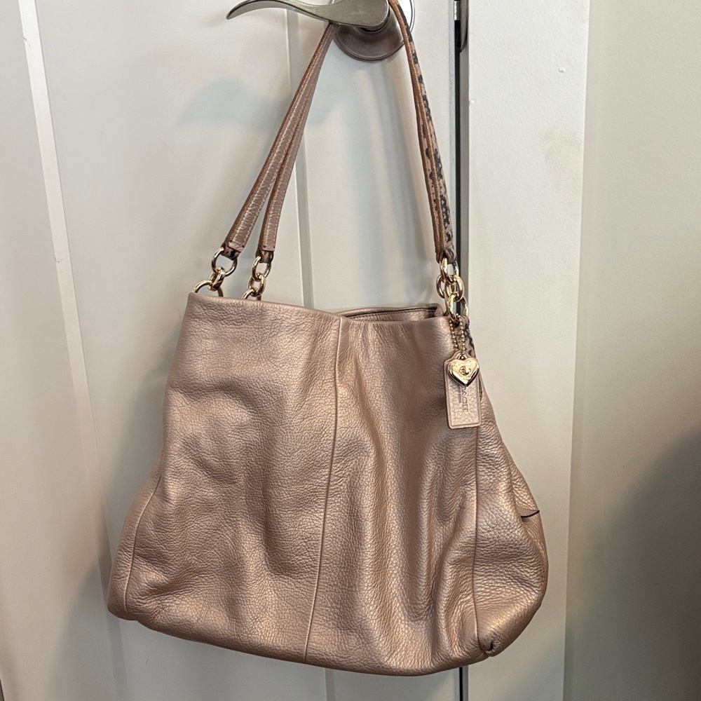 Elegant Coach Metallic Shoulder Bag